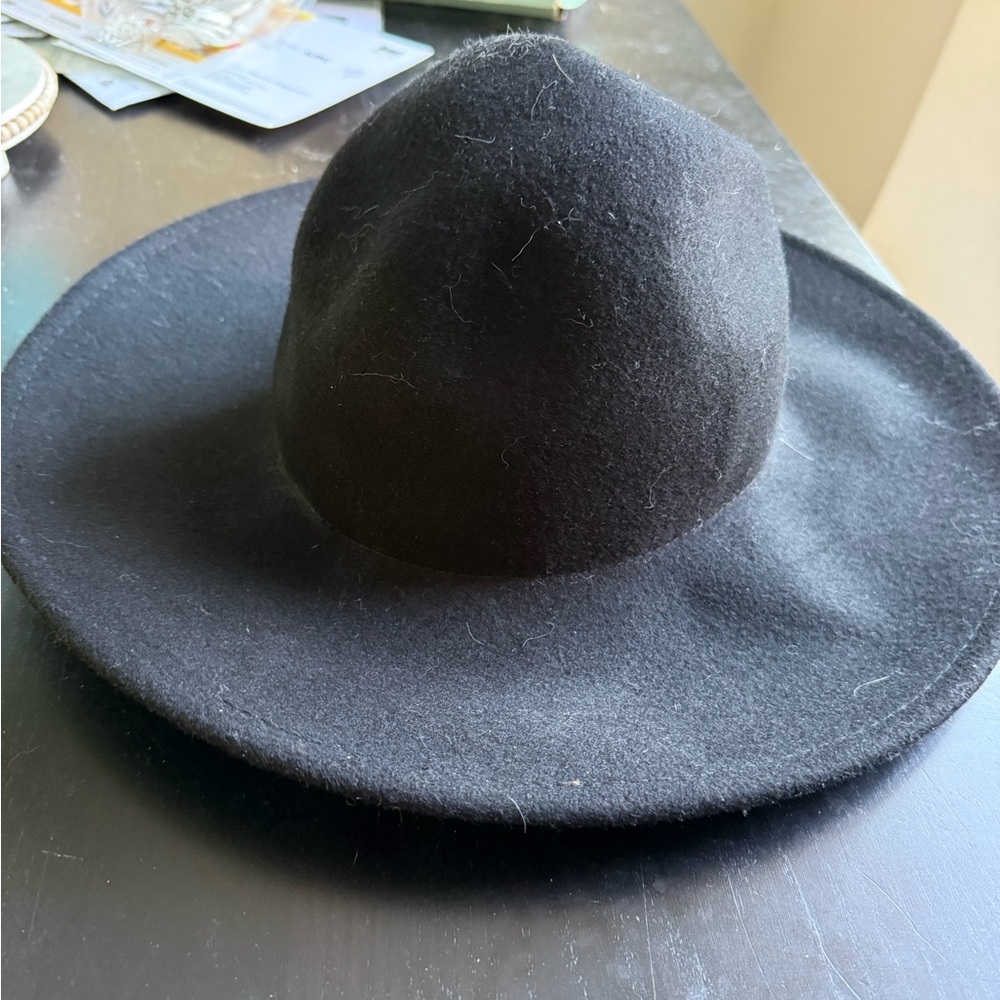 Stylish Black Wide-Brim Hat